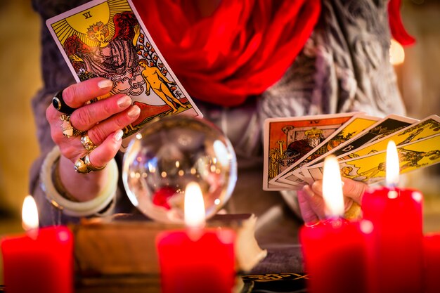 fortuneteller-session-with-tarot-cards_79405-994